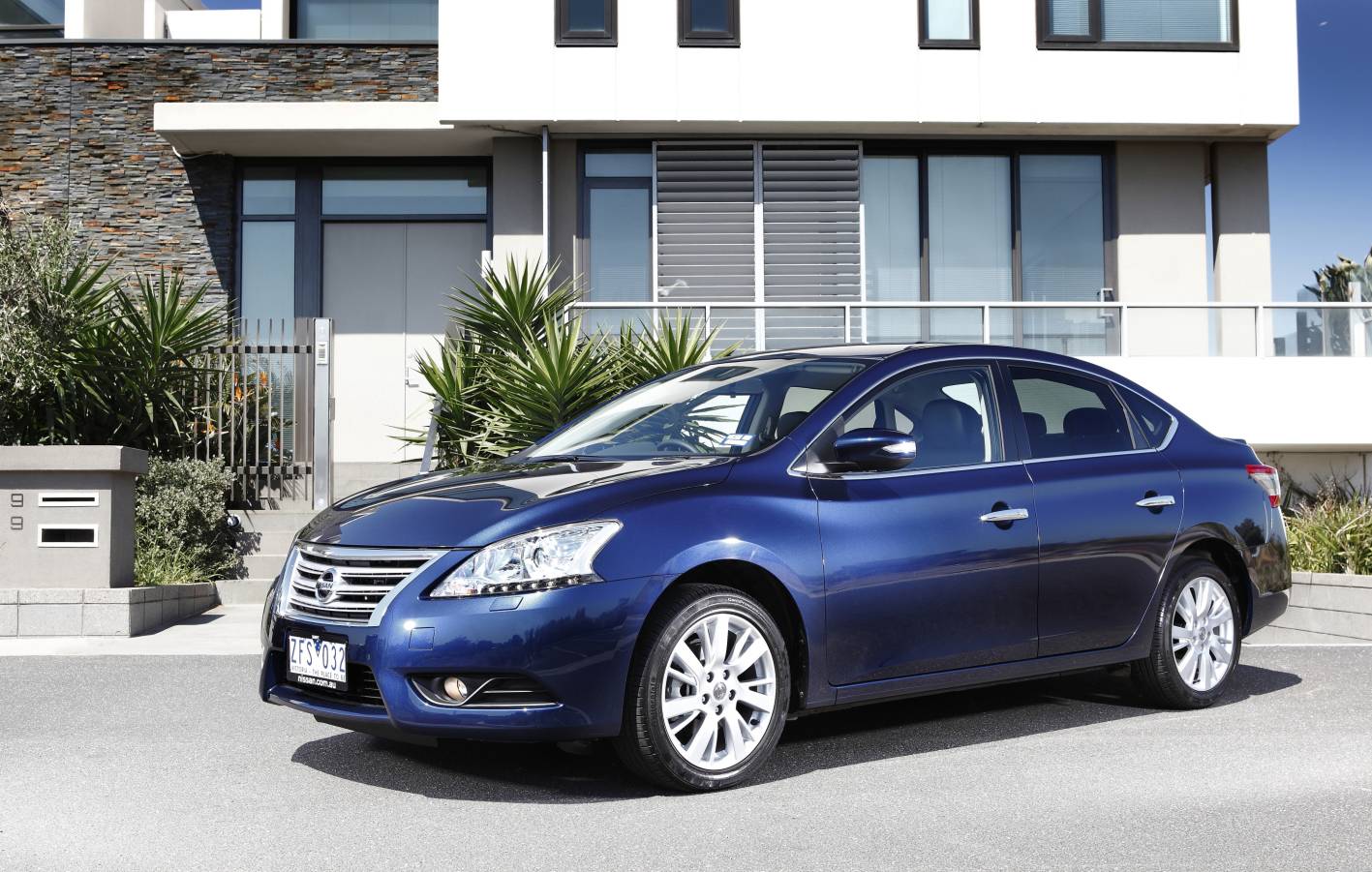 Nissan Pulsar Sedan