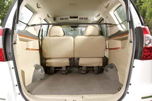 Nissan Serena 2.5