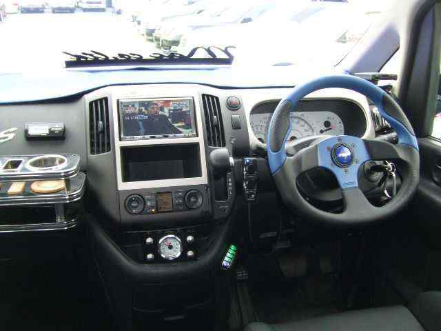 Nissan Serena 2006