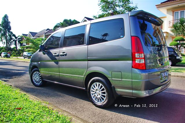 Nissan Serena 2012