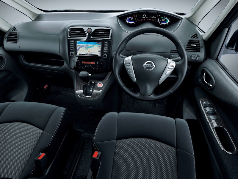 Nissan Serena 2012