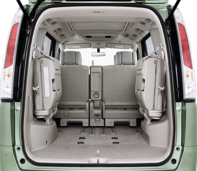 Nissan Serena S Hybrid