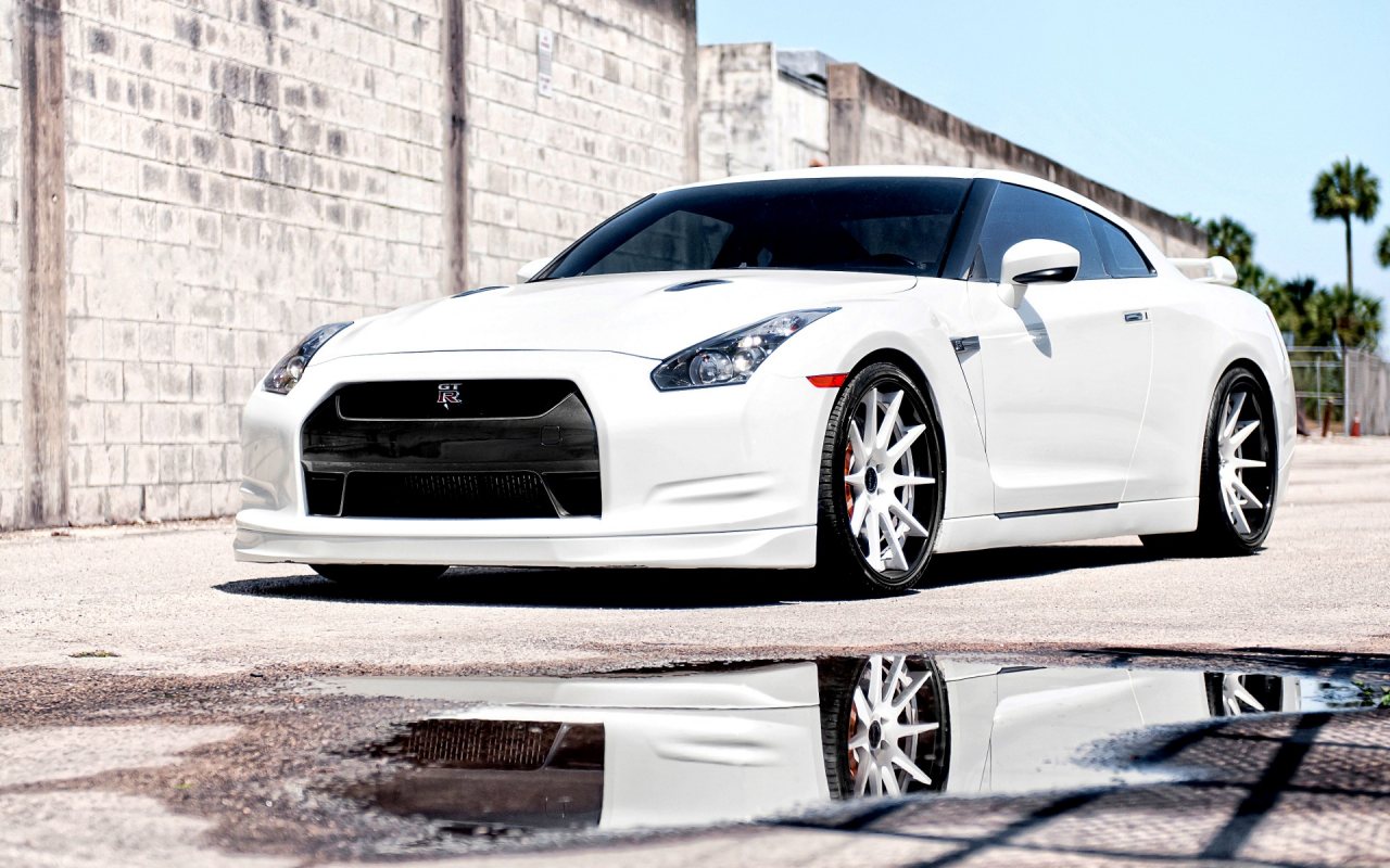 Nissan Skyline 2013