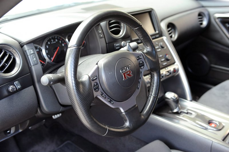 Nissan Skyline 2013