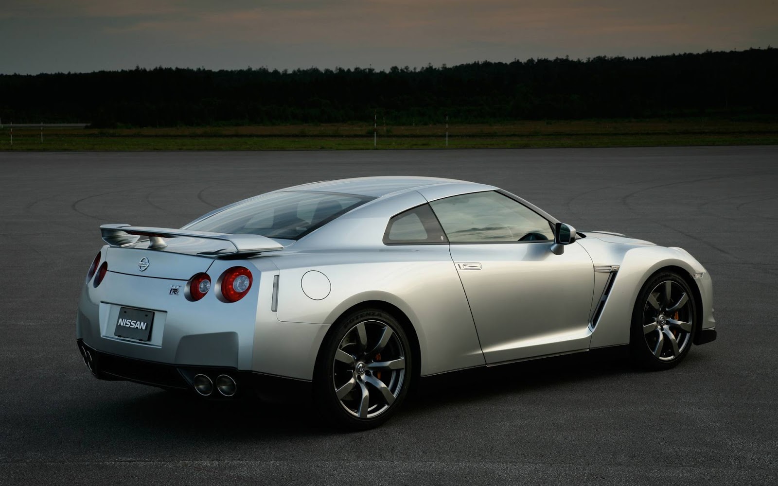 Nissan Skyline 2013