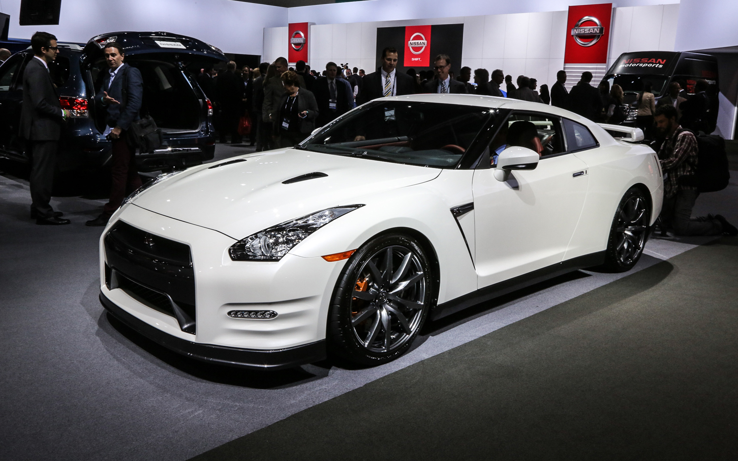 Nissan Skyline 2014