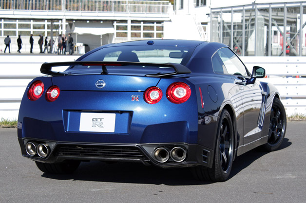 Nissan Skyline 2015