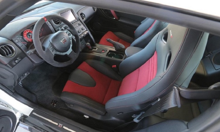 Nissan Skyline 2015