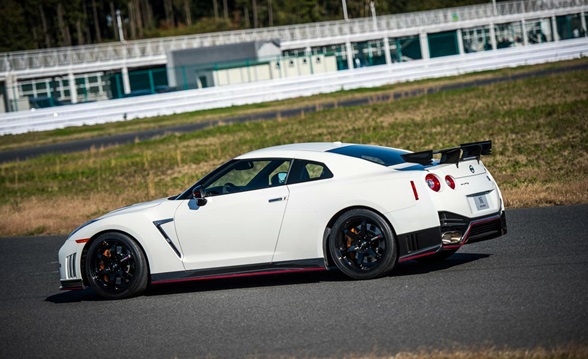 Nissan Skyline 2015
