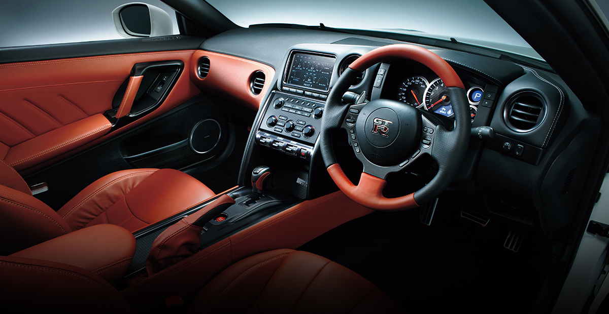 Nissan Skyline 2015