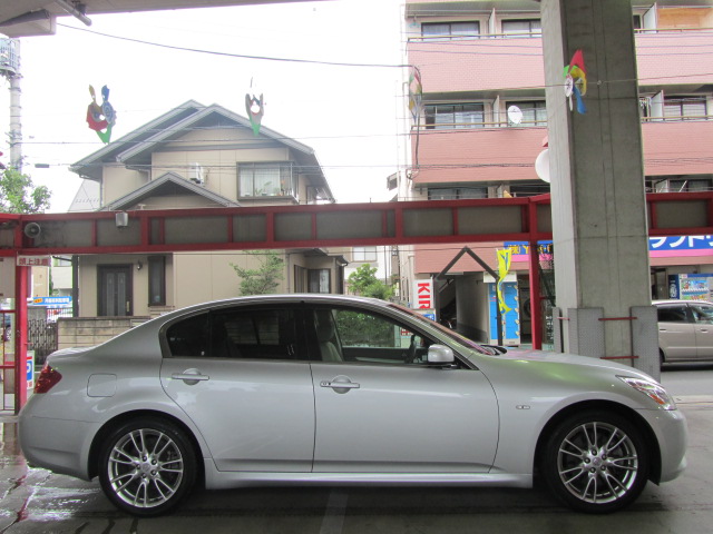 Nissan Skyline 350gt Sedan
