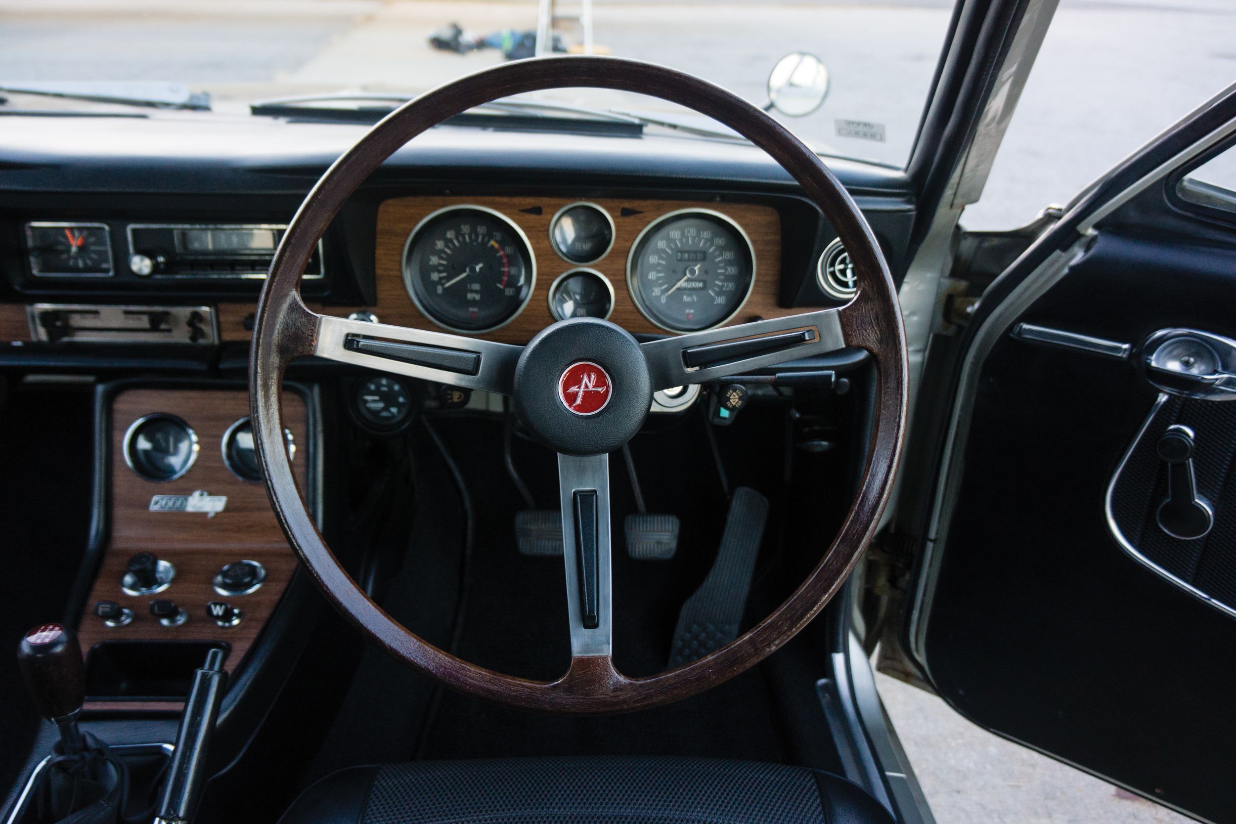 Nissan Skyline 72