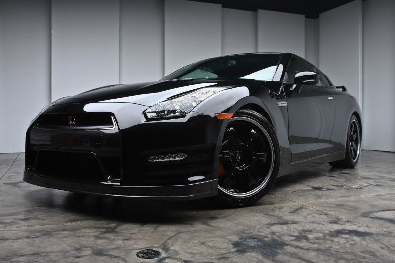 Nissan Skyline Black Edition