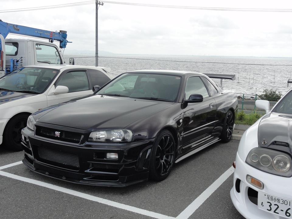 Nissan Skyline Black