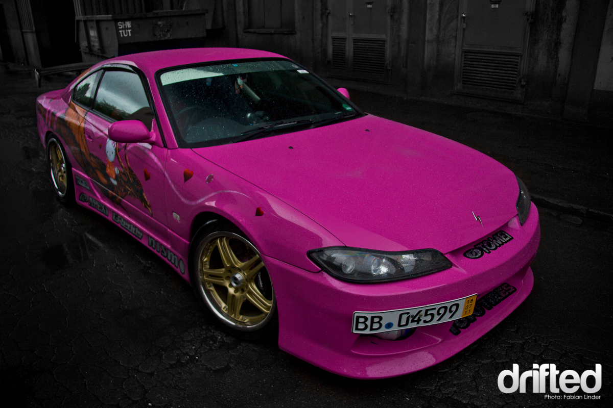 Nissan Skyline Pink