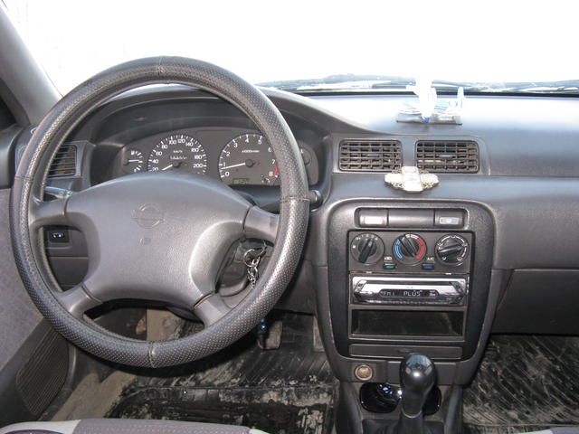 Nissan Sunny 1998