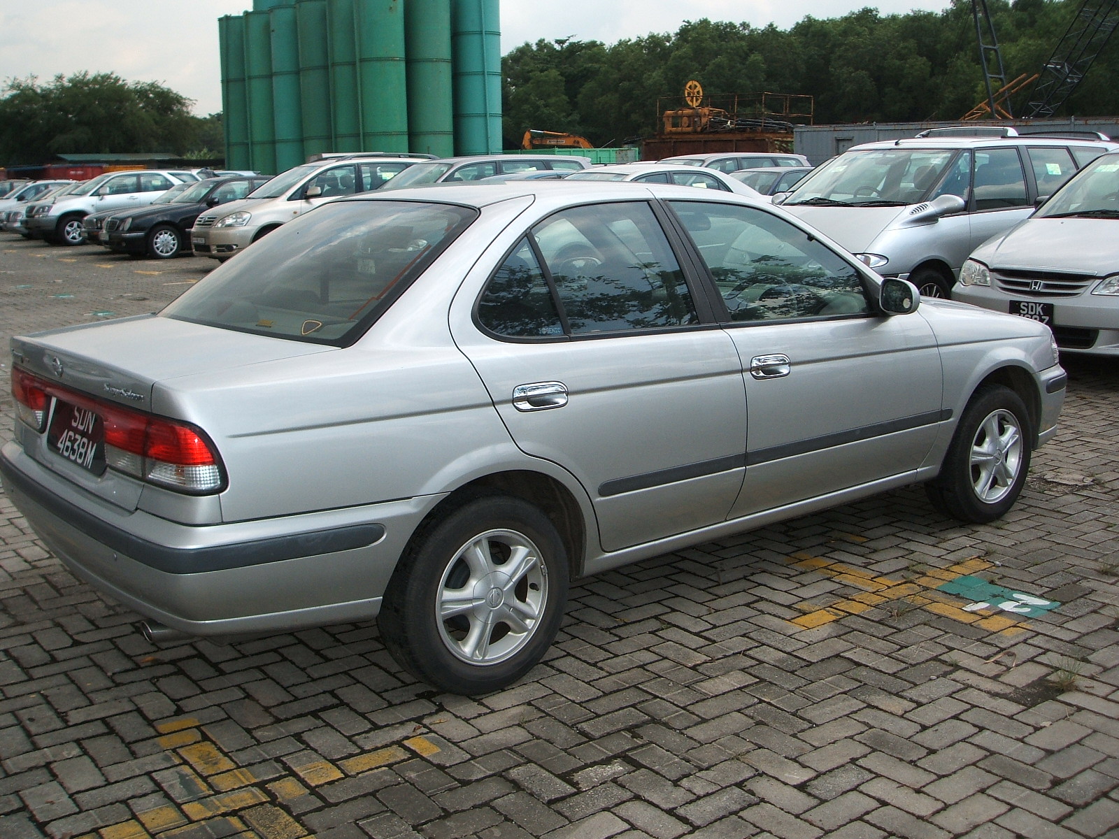 Nissan Sunny 2001