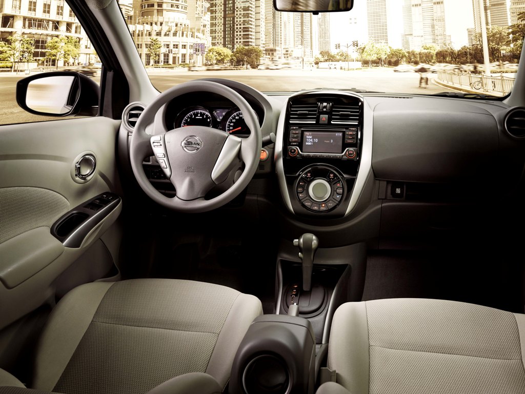 Nissan Sunny 2015
