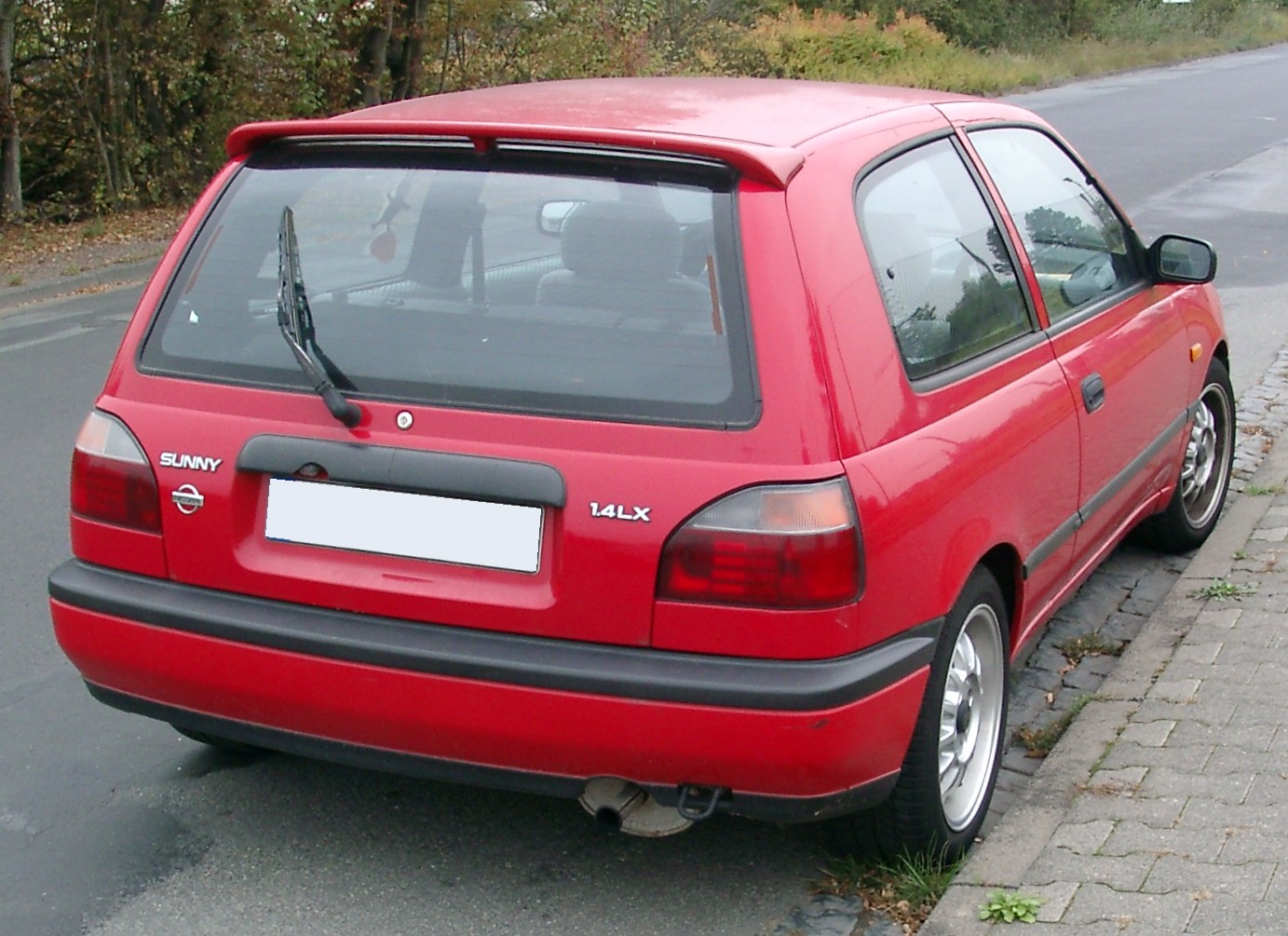 Nissan Sunny Liftback