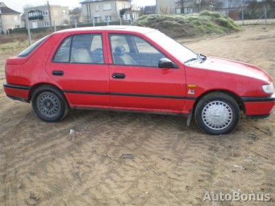 Nissan Sunny Liftback