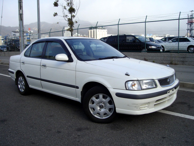 Nissan Sunny Saloon