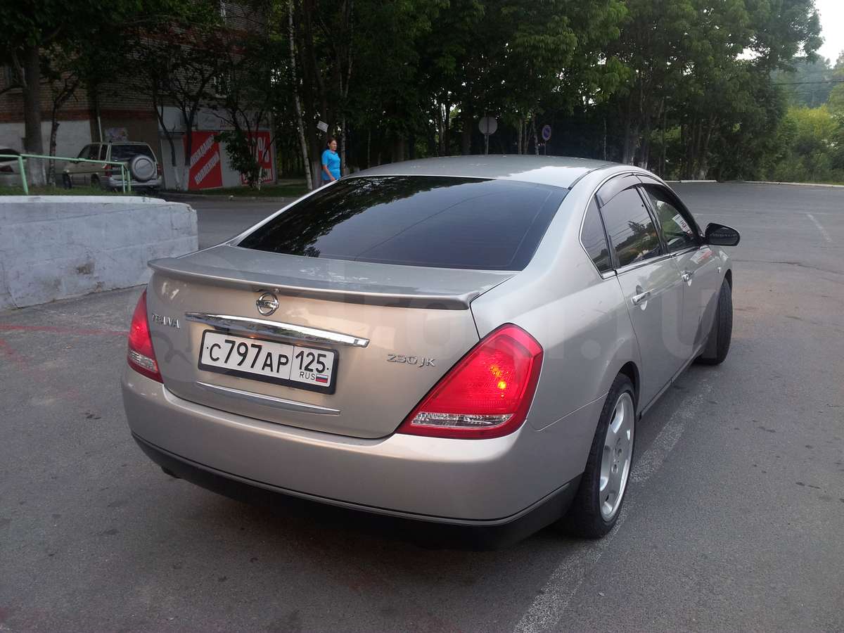 Nissan Teana 2003