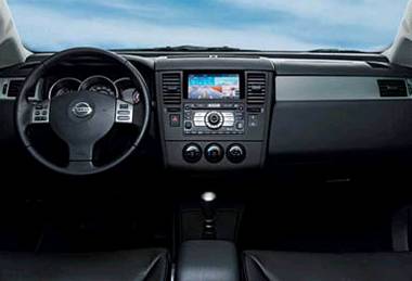 Nissan Tiida 1.6 Visia
