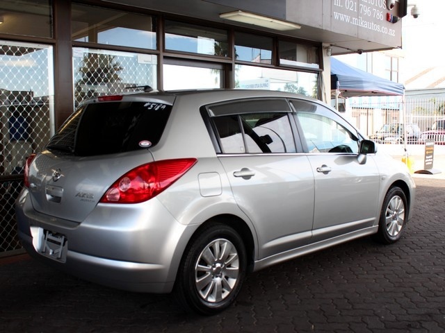 Nissan Tiida 2005