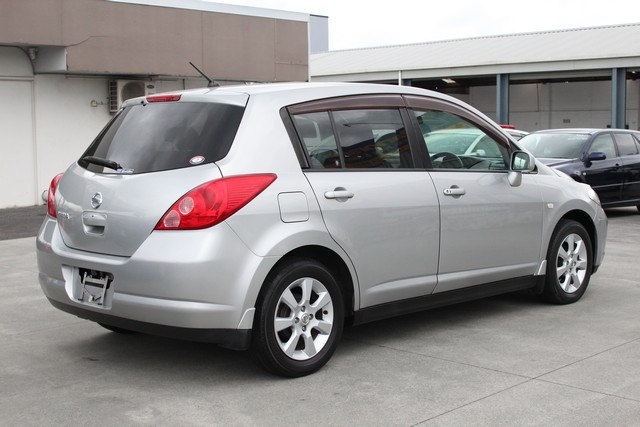 Nissan Tiida 2005