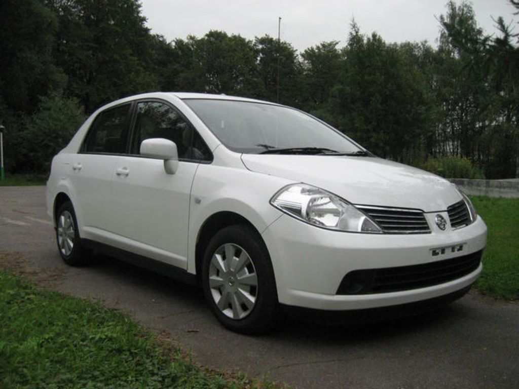 Nissan Tiida 2005