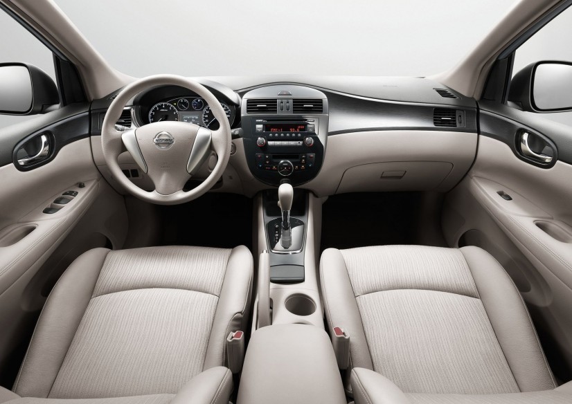 Nissan Tiida 2015