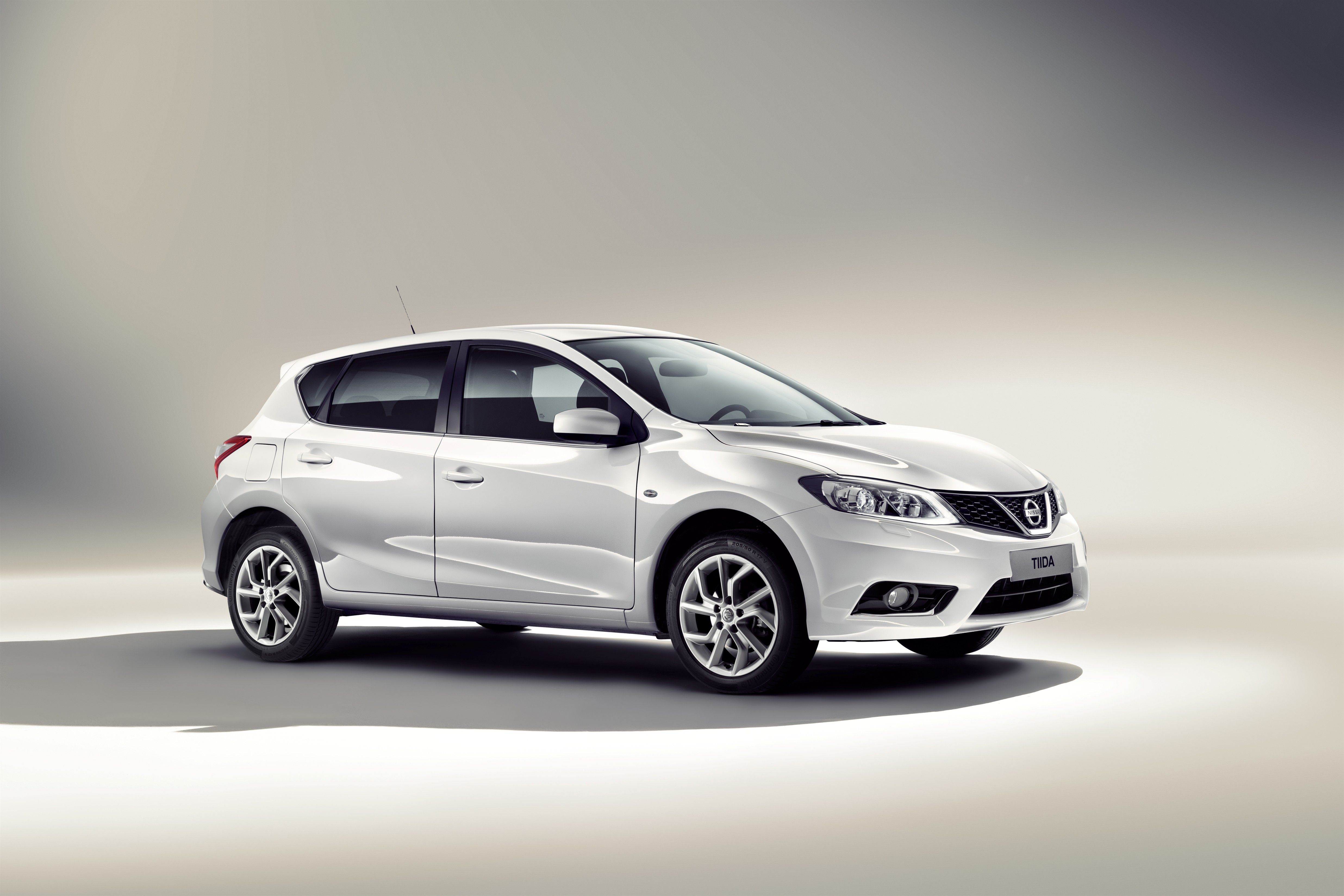 Nissan Tiida 2015