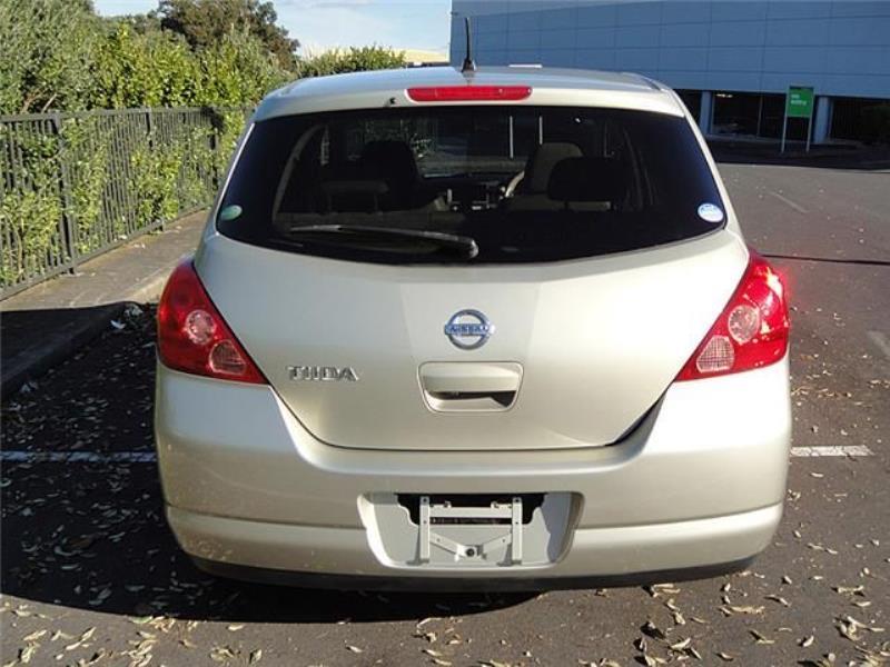 Nissan Tiida Hatchback 2005