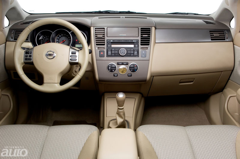 Nissan Tiida Hatchback 2005