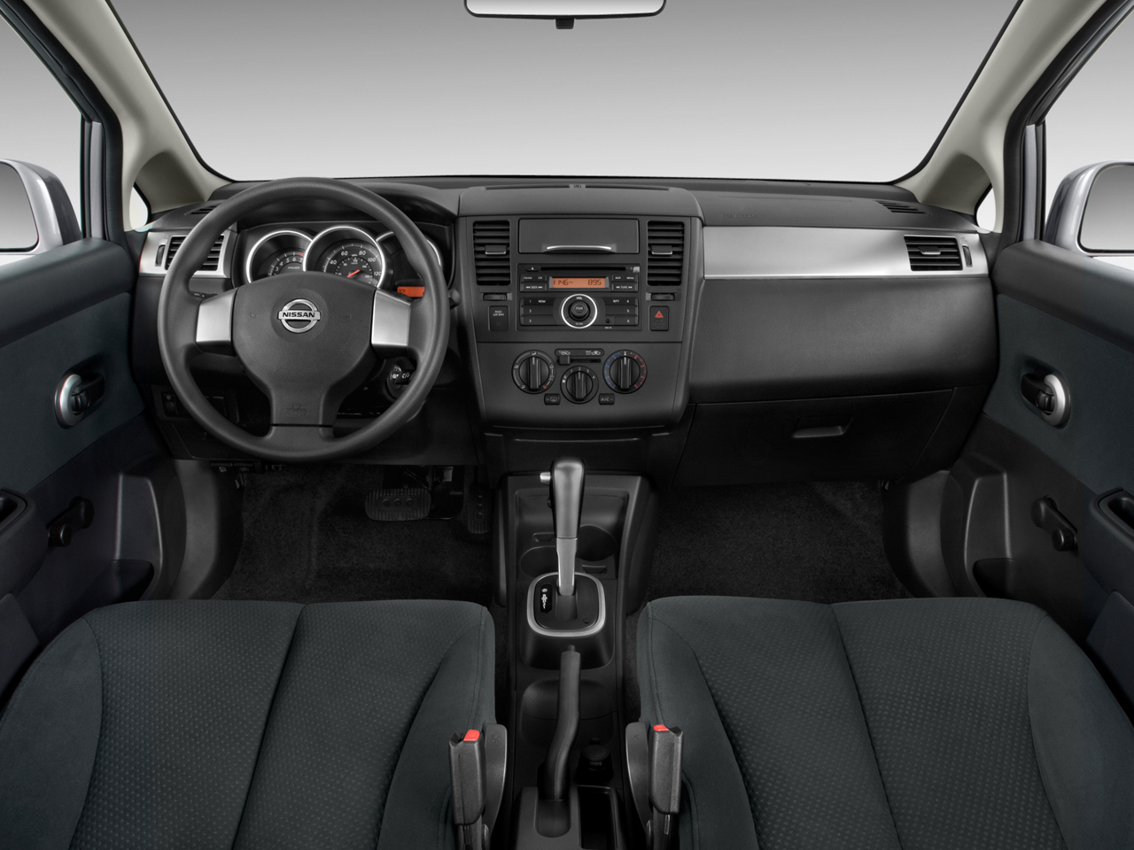 Nissan Tiida Hatchback 2010