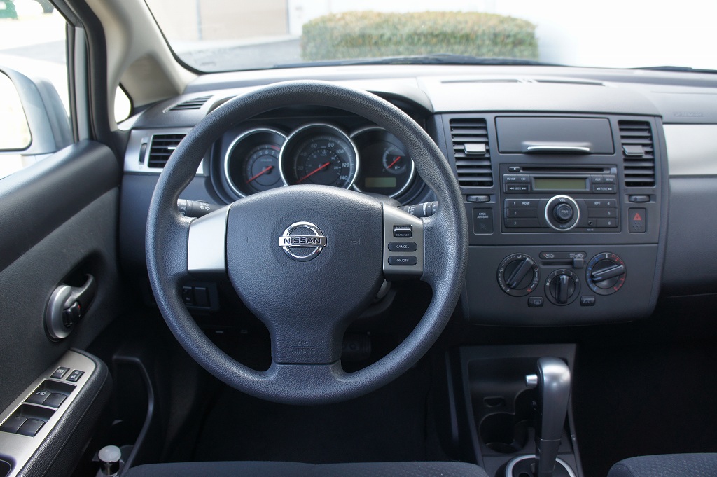 Nissan Tiida Hatchback 2010