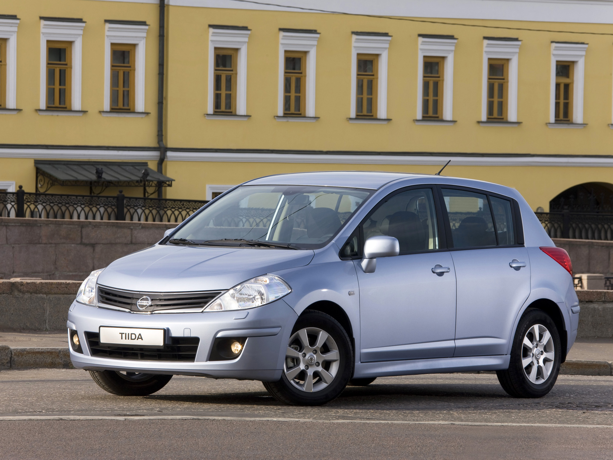 Nissan Tiida Hatchback