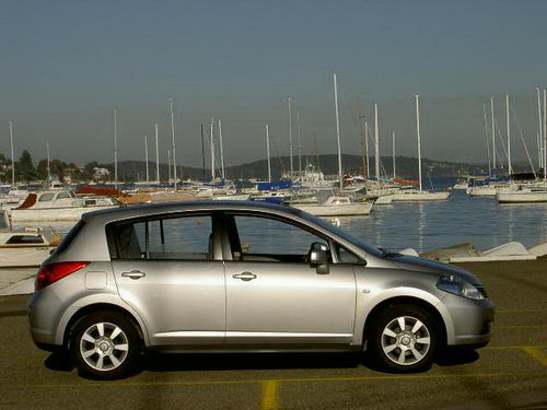 Nissan Tiida Hatchback