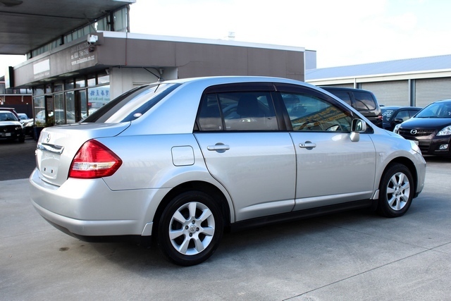 Nissan Tiida Latio 2005