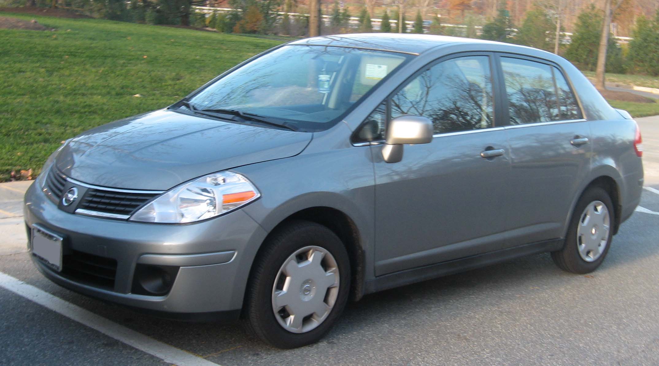 Nissan Tiida Sedan 2008
