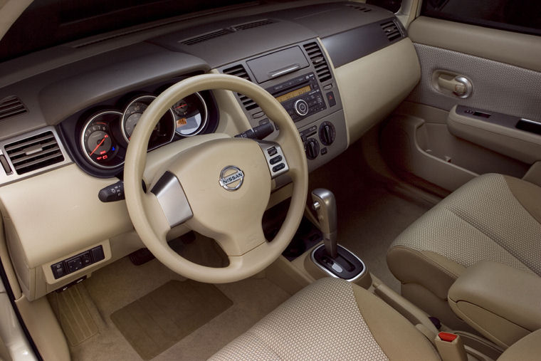 Nissan Tiida Sedan 2008