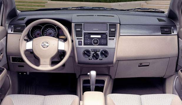 Nissan Tiida Sedan 2008