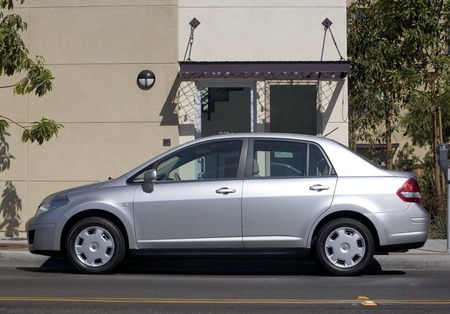Nissan Tiida Sedan 2011
