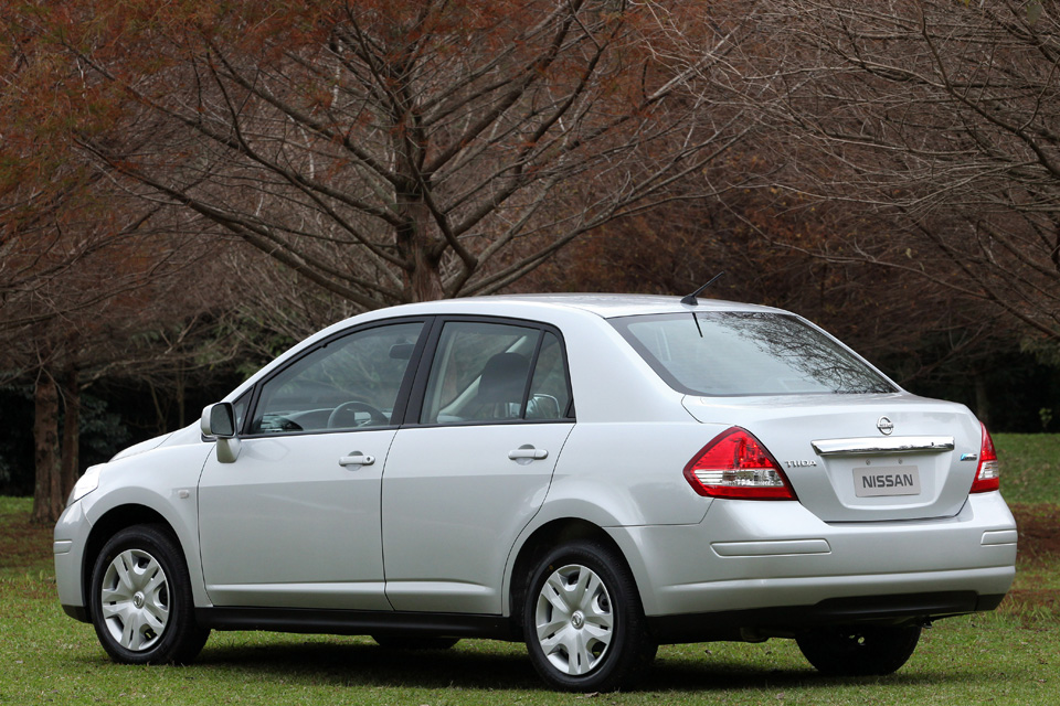Nissan Tiida Sedan 2011