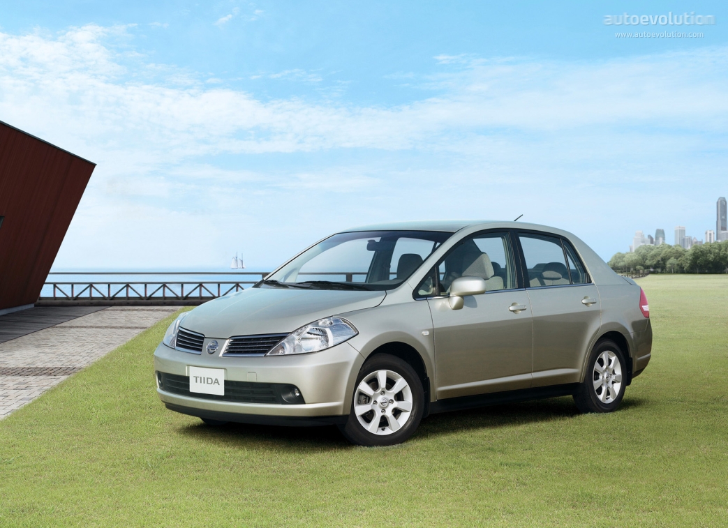 Nissan Tiida Sedan 2011