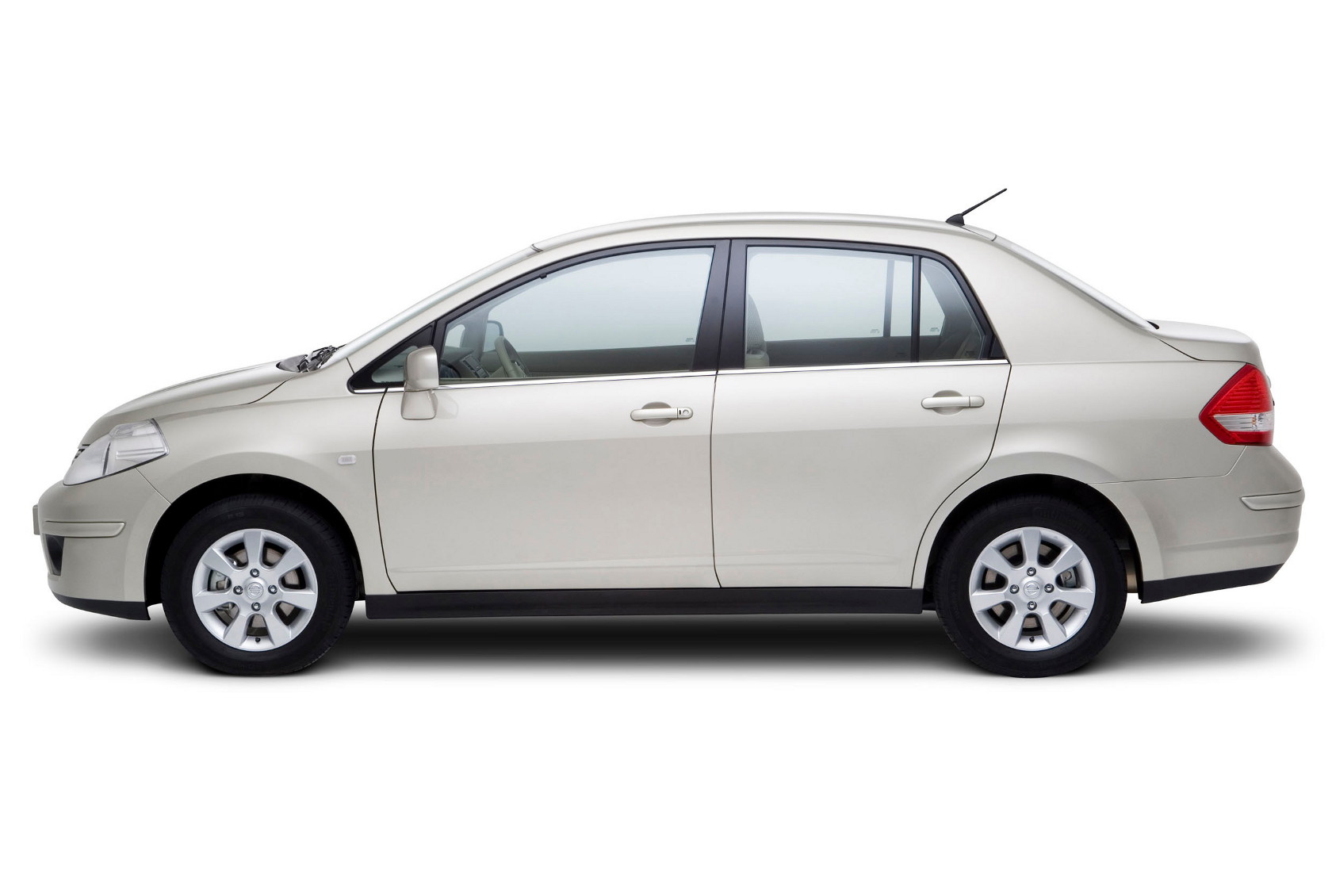 Nissan Tiida Sedan