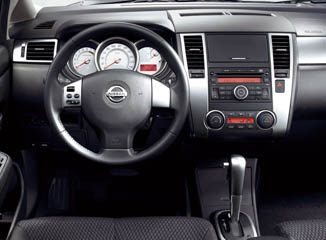 Nissan Tiida Sedan