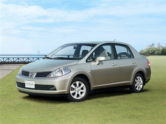 Nissan Tiida Sedan