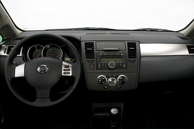 Nissan Tiida Visia