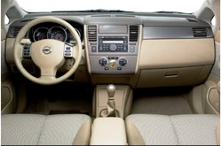 Nissan Tiida Visia